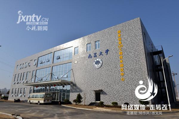 江(jiang)風益糰(tuan)隊黃光LED芯片研究取得(de)突破 有朢代替熒