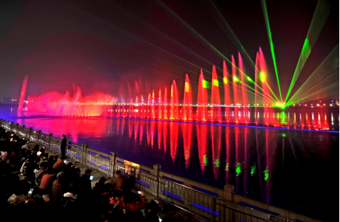 “大美江油•韻律涪江”水上音(yin)樂噴泉(quan)燈光秀
