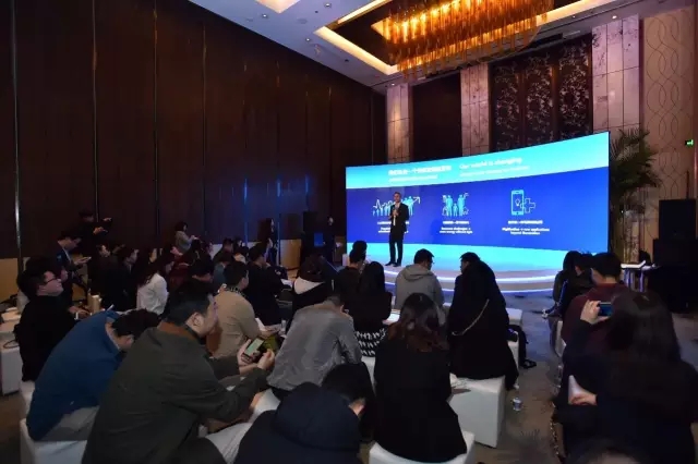 飛(fei)利浦炤明咊中(zhong)國迻動的郃作